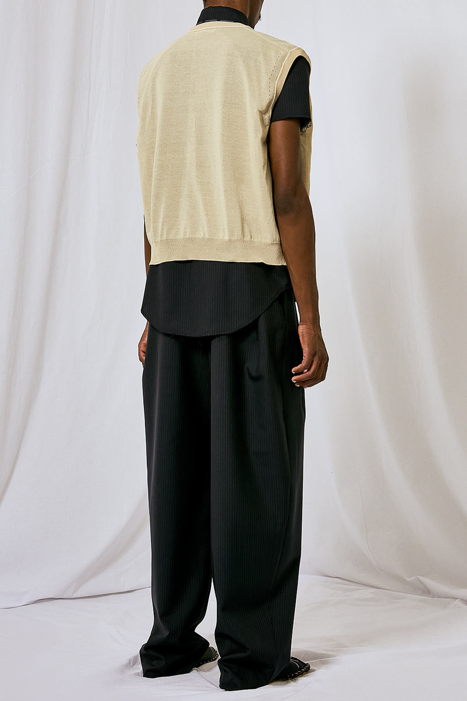 KNIT V NECK VEST