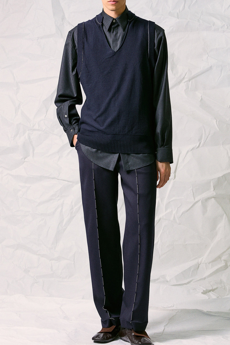 KNIT CUT COLLAR VEST