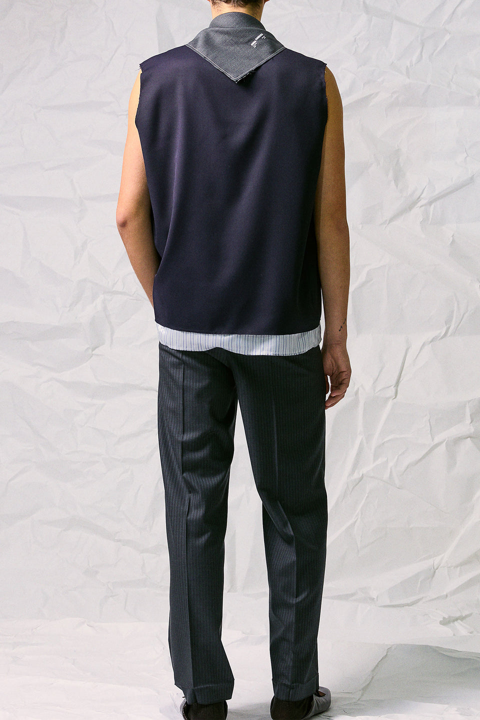 SLEEVELESS TAILORED TOP