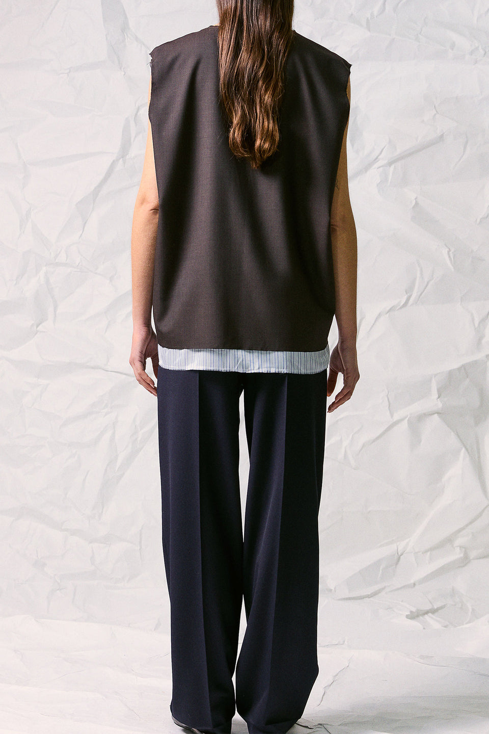 SLEEVELESS TAILORED TOP