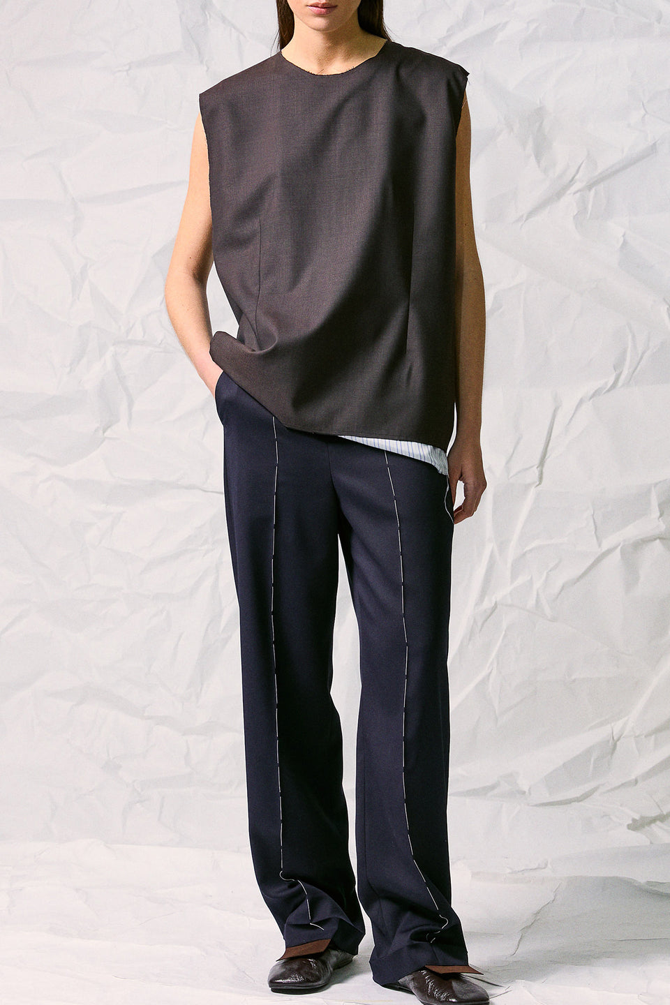 SLEEVELESS TAILORED TOP